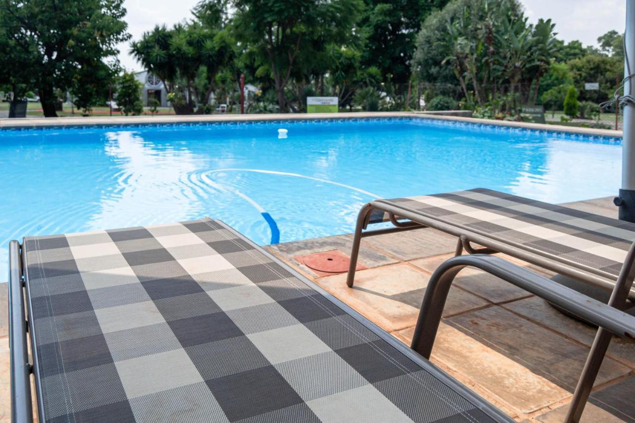 Graceland Conference And Lifestyle Centre Akasia Екстер'єр фото