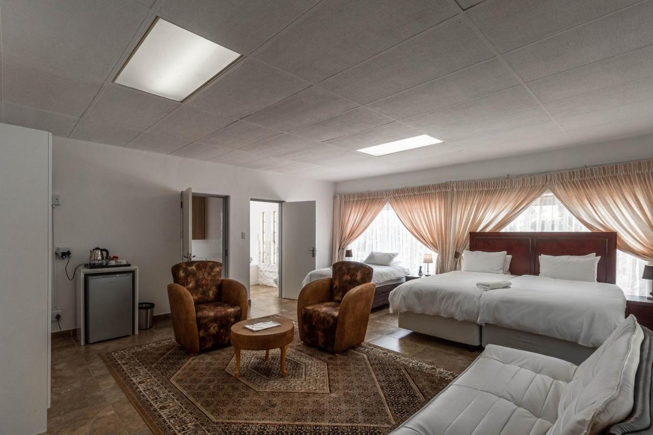 Graceland Conference And Lifestyle Centre Akasia Екстер'єр фото